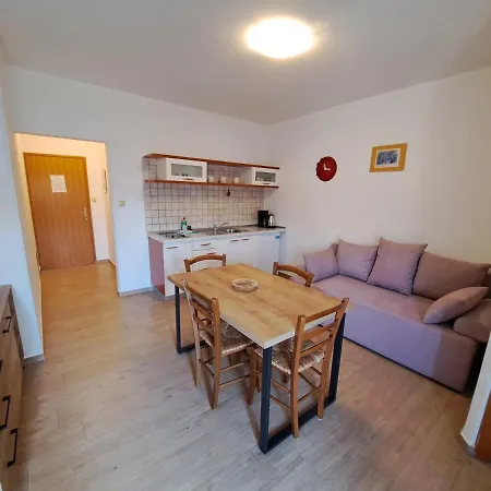 Leticia Apartament *