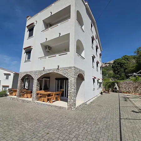 Leticia Apartman *